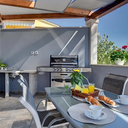 Feriehus Mit Privatem Pool, Wlan, Klima, Sonnenterrasse Und Grill *