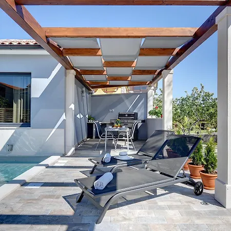 Mit Privatem Pool, Wlan, Klima, Sonnenterrasse Und Grill *
